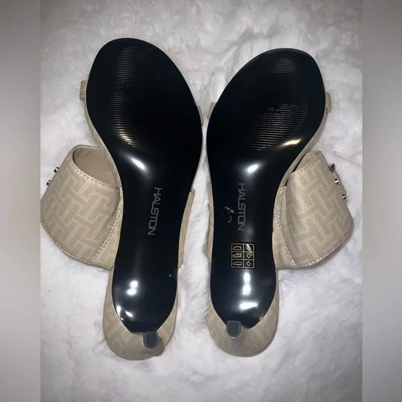 Halston Beige Heels - Picture 4 of 6